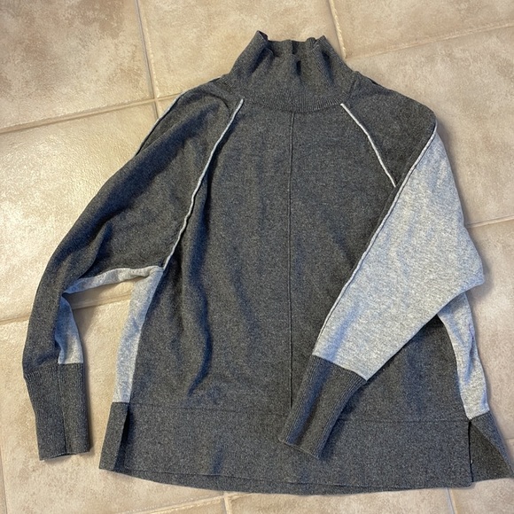 Vineyard Vines Turtleneck Sweater - Picture 2 of 11